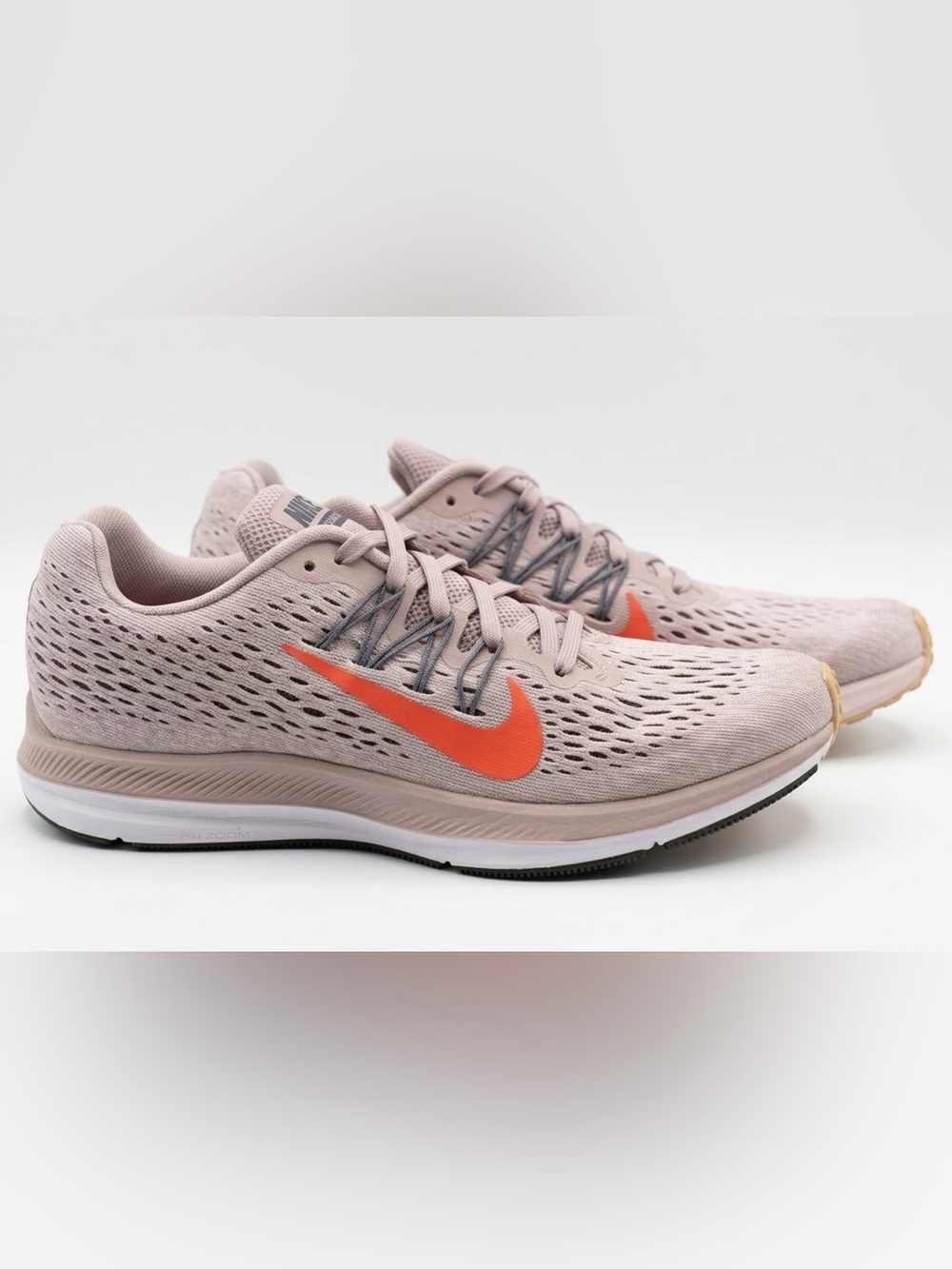 Nike Running Shoes – Women’s 7.5 – Excellent Condition